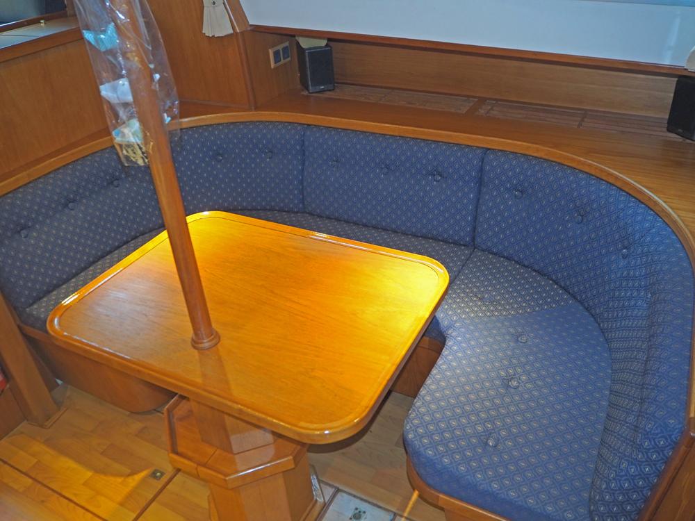 Aft cabin, Accommodation